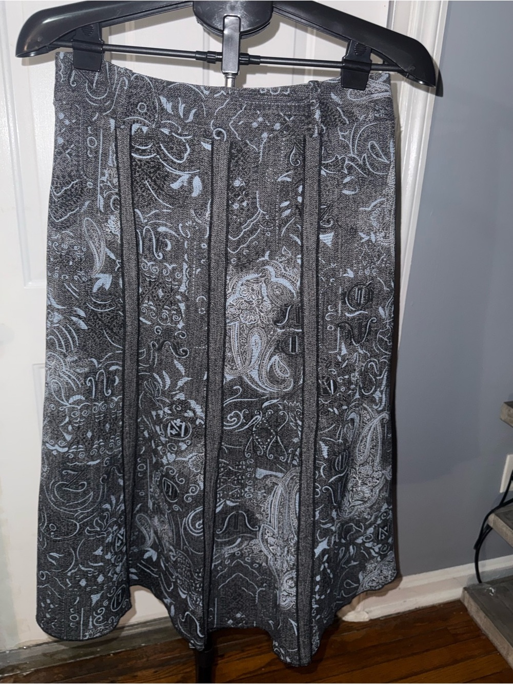 Dressbarn Paisley Midi Skirt Size 6 Black Baby Blue A-Line Dark Academia - Picture 2 of 10